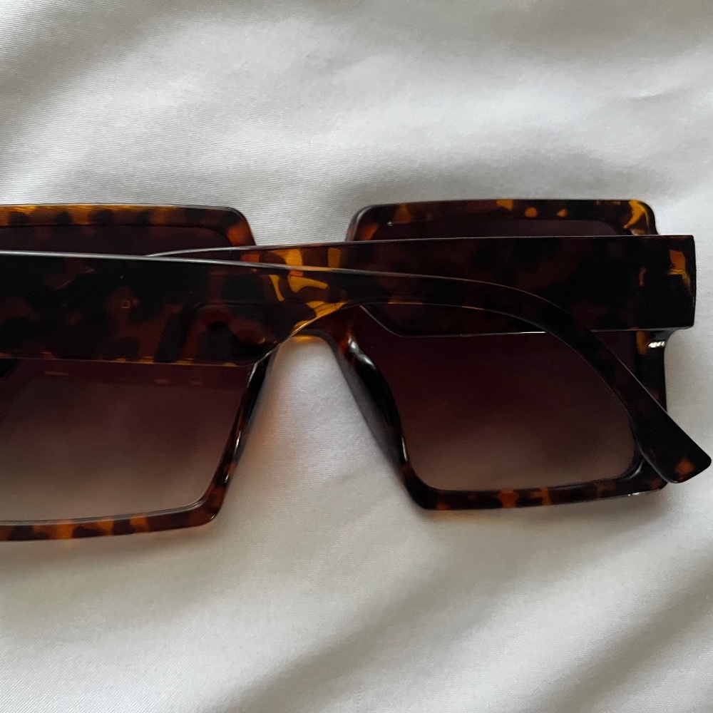 Large Rectangular Sunglasses - image 4